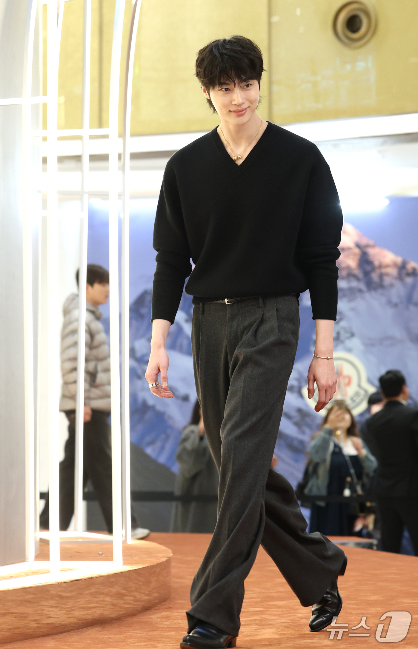 (서울=뉴스1) 권현진 기자 = 배우 변우석이 30일 서울 송파구 롯데백화점 에비뉴엘 월드타워점에서 열린 하이 주얼러 불가리(BVLGARI)의 비제로원 익스피리언스 팝업 행사에 참 …