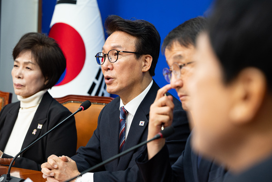 최고위원회의 발언하는 김민석 대표