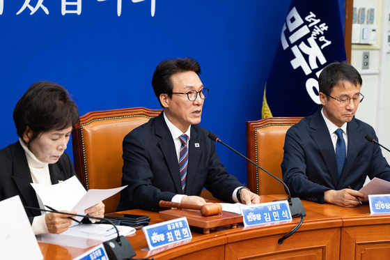 발언하는 김민석 민주당 대표
