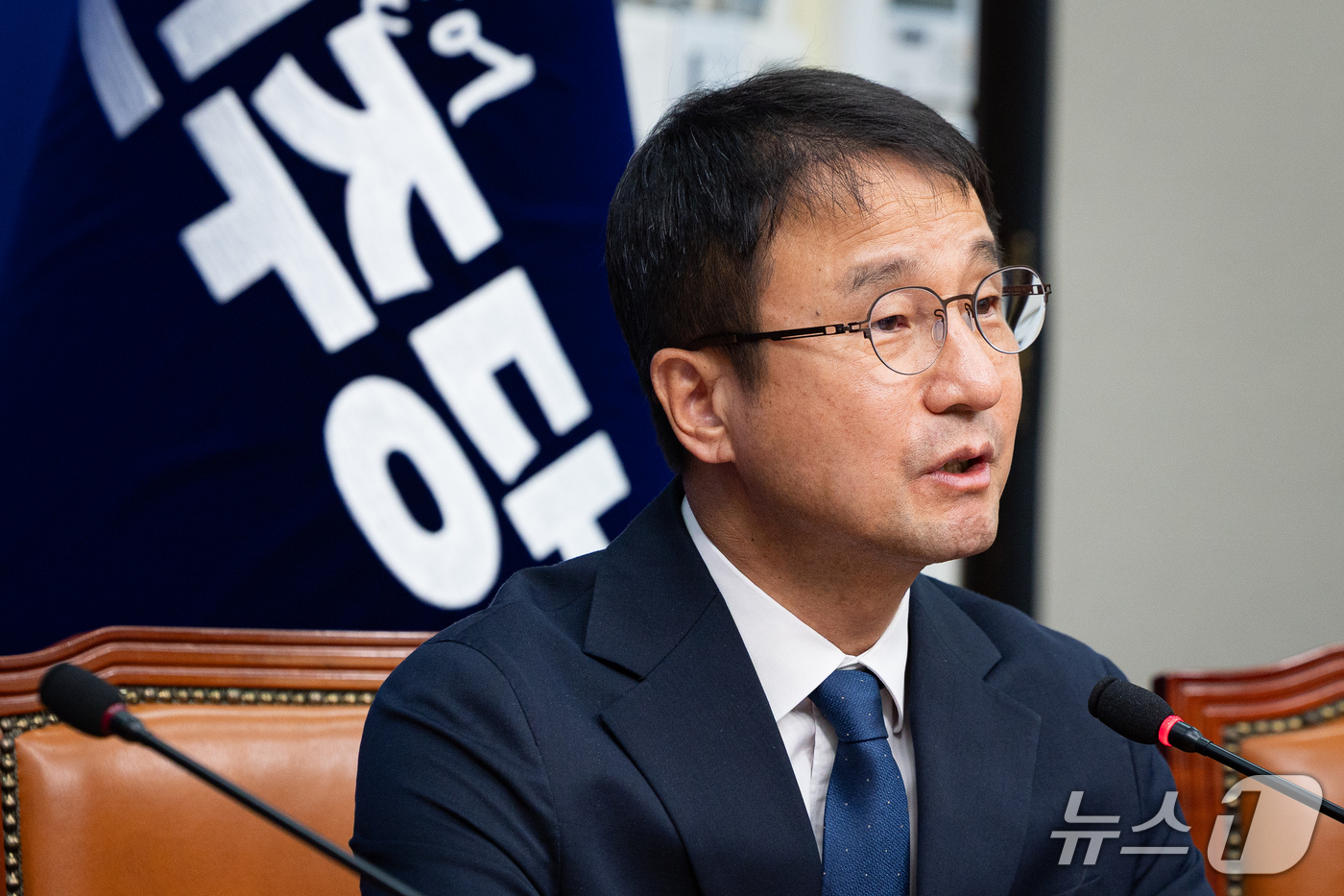 (서울=뉴스1) 유승관 기자 = 한병도 더불어민주당 원내대표가 30일 서울 여의도 국회에서 열린 최고위원회의에서 발언하고 있다. 2026.10.30/뉴스1