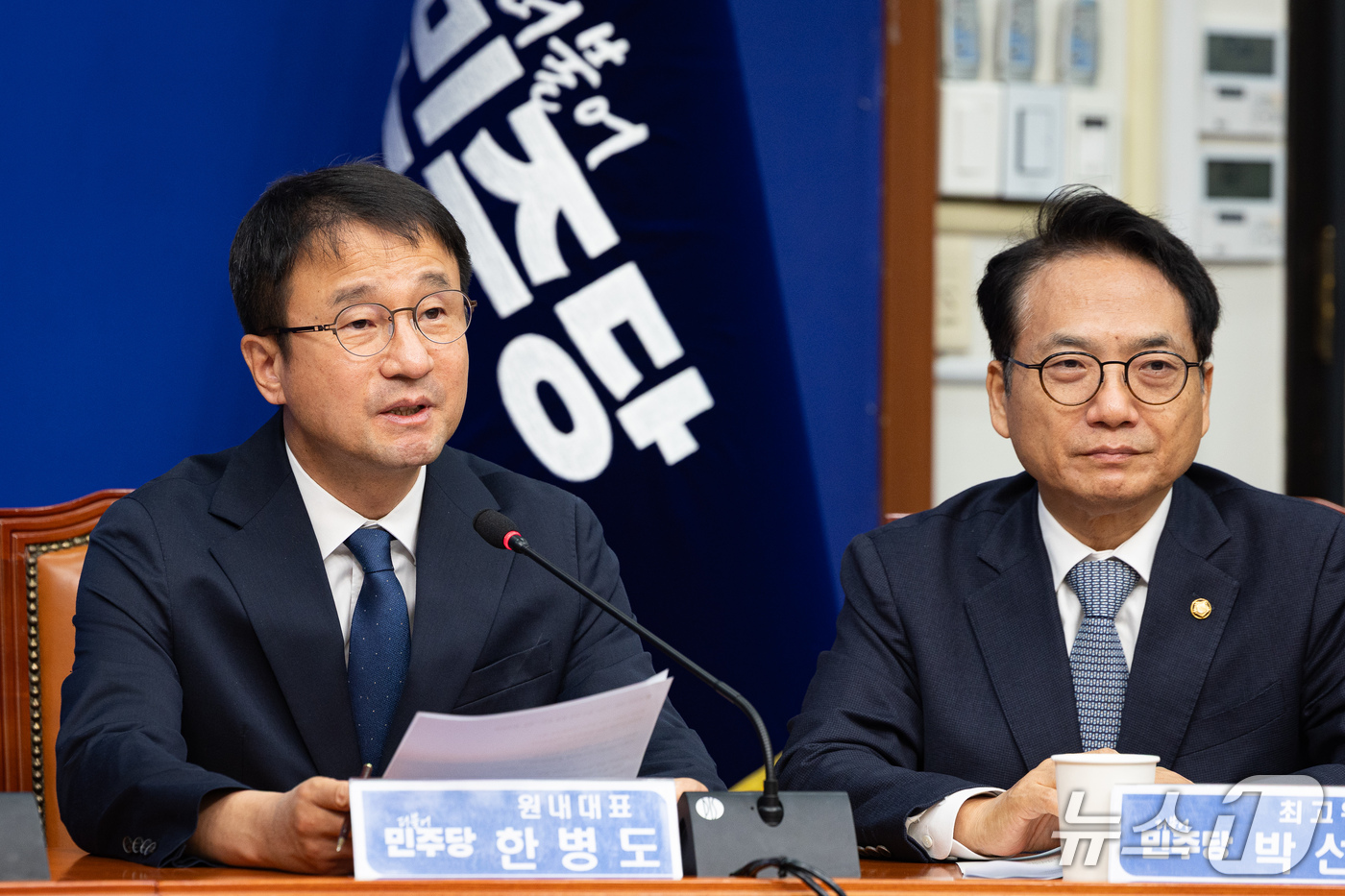 (서울=뉴스1) 유승관 기자 = 한병도 더불어민주당 원내대표가 30일 서울 여의도 국회에서 열린 최고위원회의에서 발언하고 있다. 2026.10.30/뉴스1