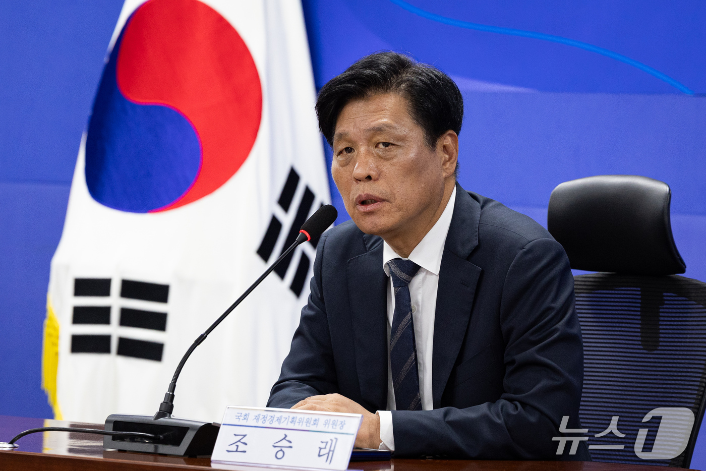 (서울=뉴스1) 유승관 기자 = 조승래 국회 재정경제기획위원장이 30일 서울 여의도 국회 의원회관에서 열린 더불어민주당 정책위·재경위원 가상자산사업자 간담회에서 인사말을 하고 있다 …