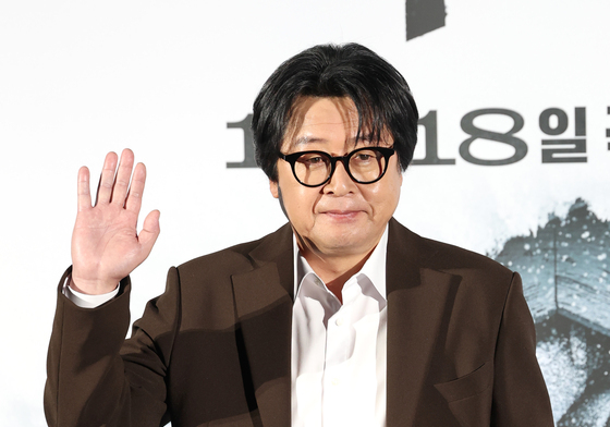 김윤석, 묵직한 존재감