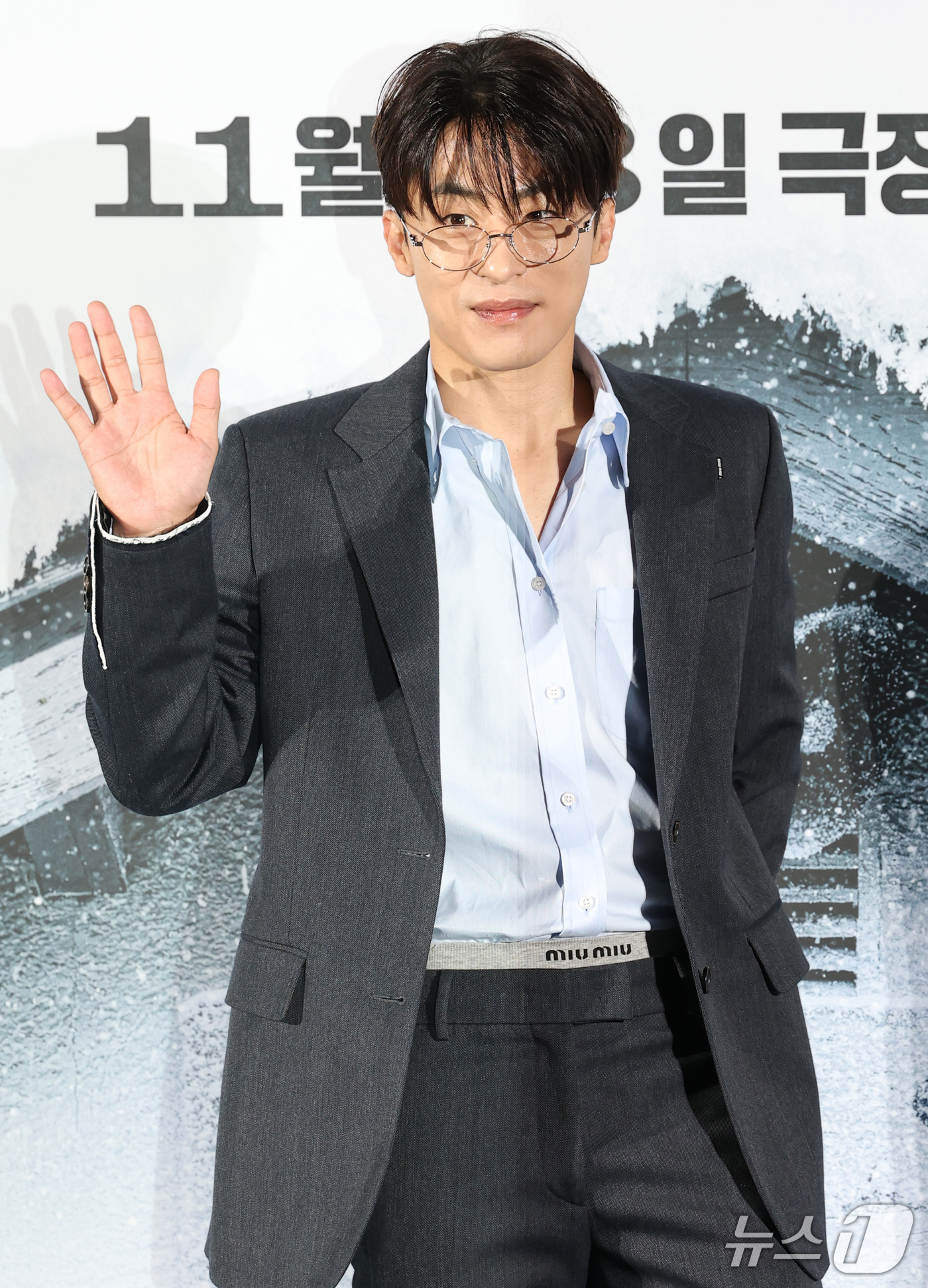 (서울=뉴스1) 권현진 기자 = 배우 구교환이 30일 서울 용산구 CGV 용산아이파크몰에서 열린 영화 '폭설'(감독 홍의정) 제작보고회에서 포즈를 취하고 있다.‘폭설’은 폭설로 고 …