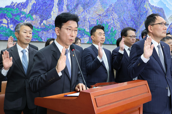 운영위, 與 "5·18폄훼 행사 왜 허가" 野 "다수당 독주 문제"