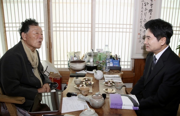 "더 깊이 읽고 생각"…한승원 작가·김대중 교육감, AI시대 교육 방향 진단