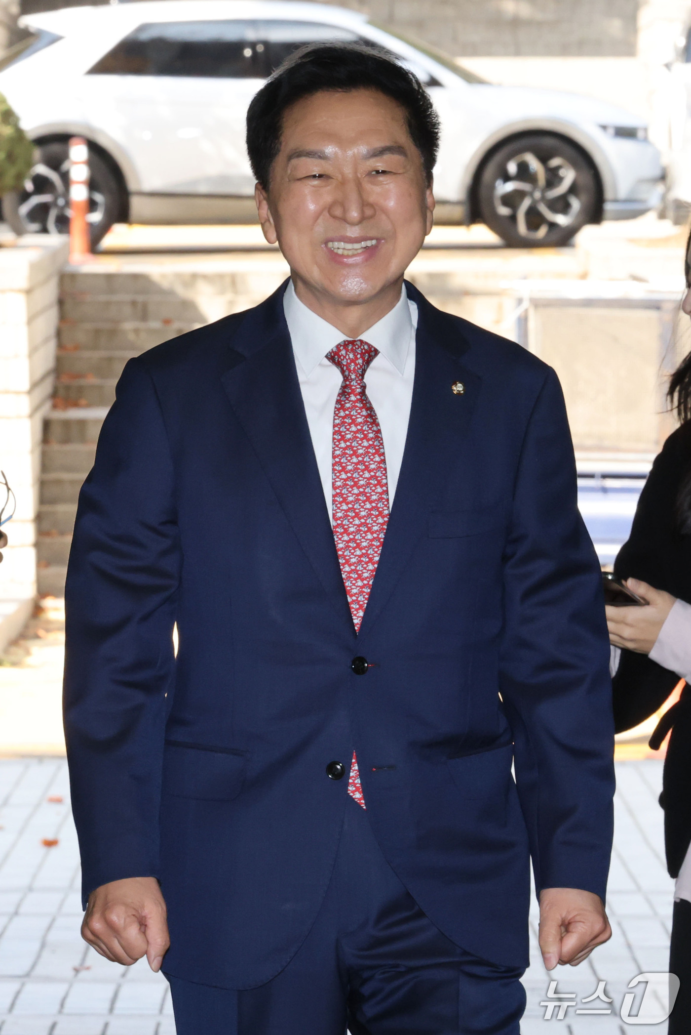 (서울=뉴스1) 이광호 기자 = 김기현 국민의힘 의원이 30일 오후 서울 서초구 서울중앙지방법원에서 열린 청탁금지법 위반 혐의 1심 선고 공판에 출석하고 있다.김 의원 부부는 지난 …