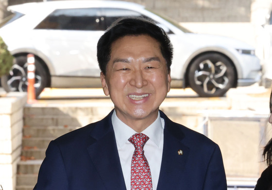 '김건희 가방 선물' 김기현, 1심 선고공판 출석
