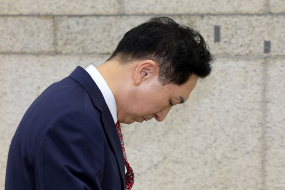 법정 향하는 김기현 의원