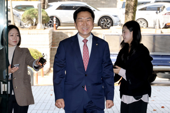 법정 향하는 김기현 의원