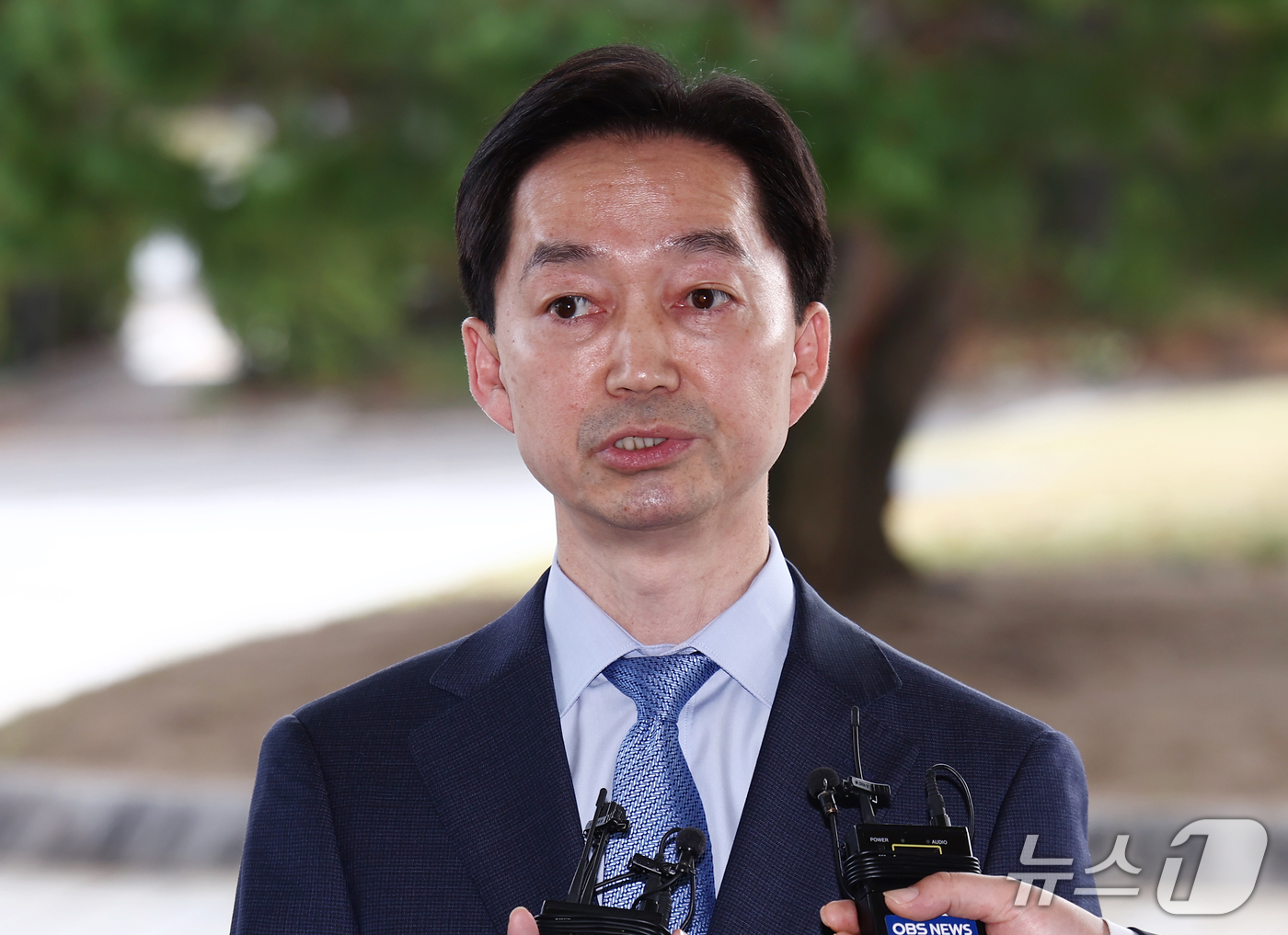 (서울=뉴스1) 김민지 기자 = 김지용 중대범죄수사청장이 30일 오후 서울 서초구 공소청에서 이정현 공소청장(검찰총장) 직무대행을 예방하기 앞서 취재진 질의에 답변하고 있다. 20 …
