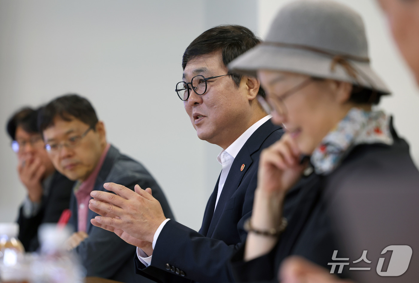 (서울=뉴스1) = 최휘영 문화체육관광부 장관이 30일 서울 종로구 국립현대미술관 서울관에서 열린 문화예술정책자문위원회 문학 분과 제4차 회의에서 발언하고 있다. (문화체육관광부 …