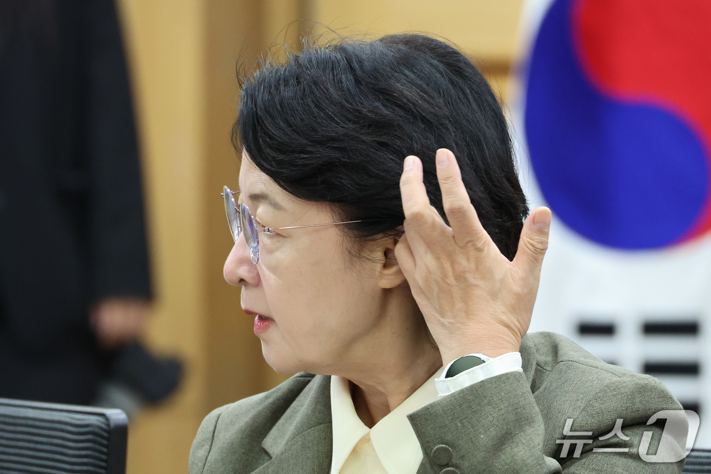 (서울=뉴스1) 신웅수 기자 = 추미애 경기도지사가 30일 서울 여의도 국회 의원회관에서 열린 지방재정 확충을 위한 지방세제 개편 정책토론회에서 생각에 잠겨 있다. 2026.10. …