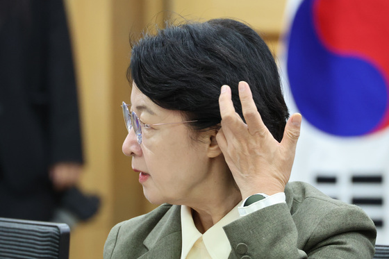 생각 잠긴 추미애 지사
