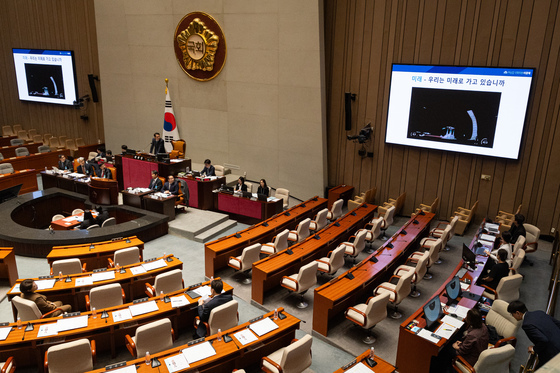 820조 예산심사 시작은 '테슬라 로드스터'…이광재 "AI인 줄 알았는데 현실"
