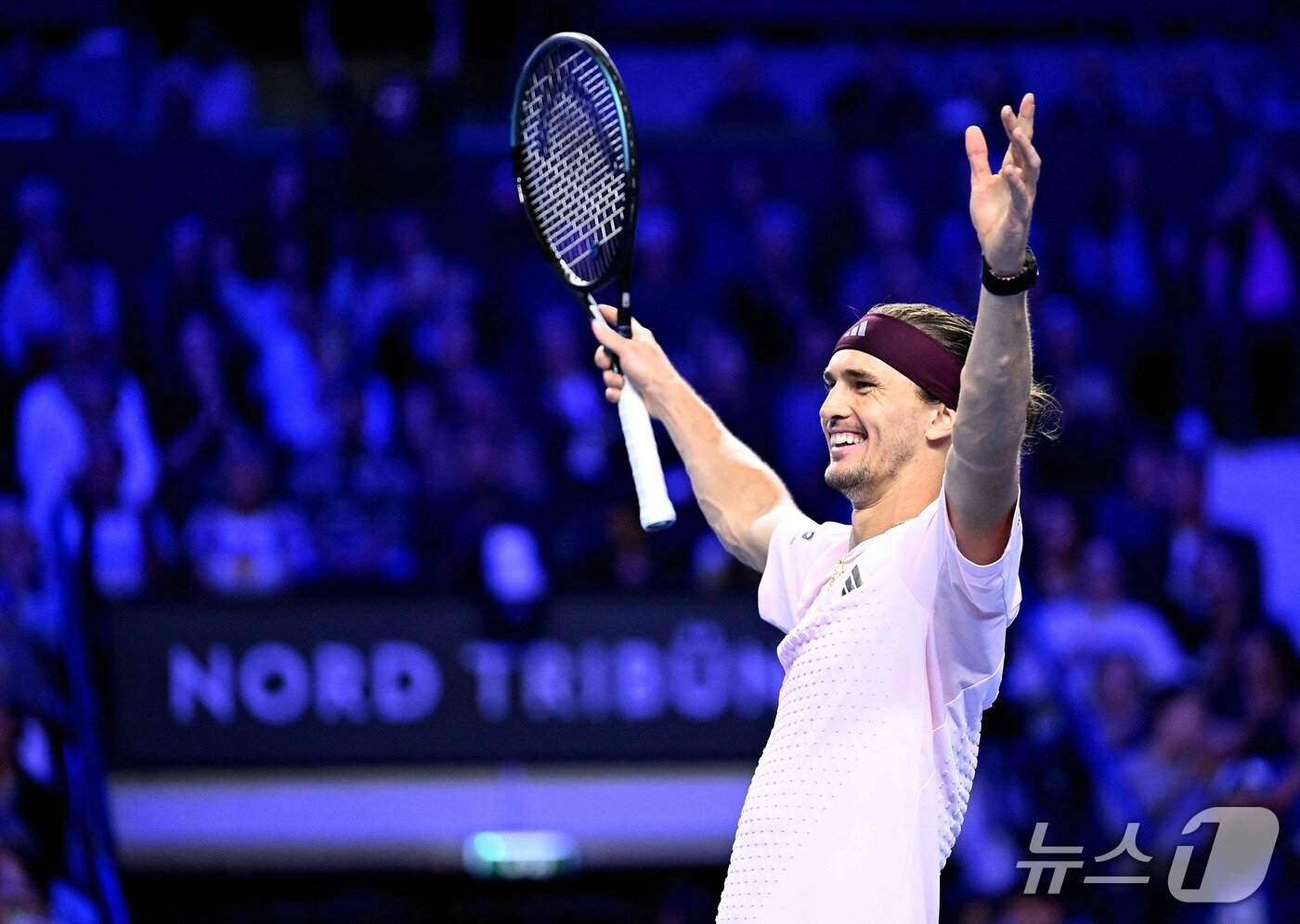 본문 이미지 - 알렉산더 츠베레프가 ATP 세계랭킹 1위에 오른다. ⓒ AFP=뉴스1