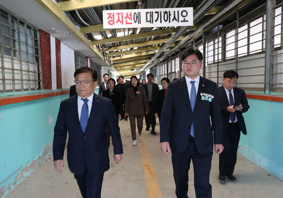 옛 광주교도소 둘러보는 정준호 의원