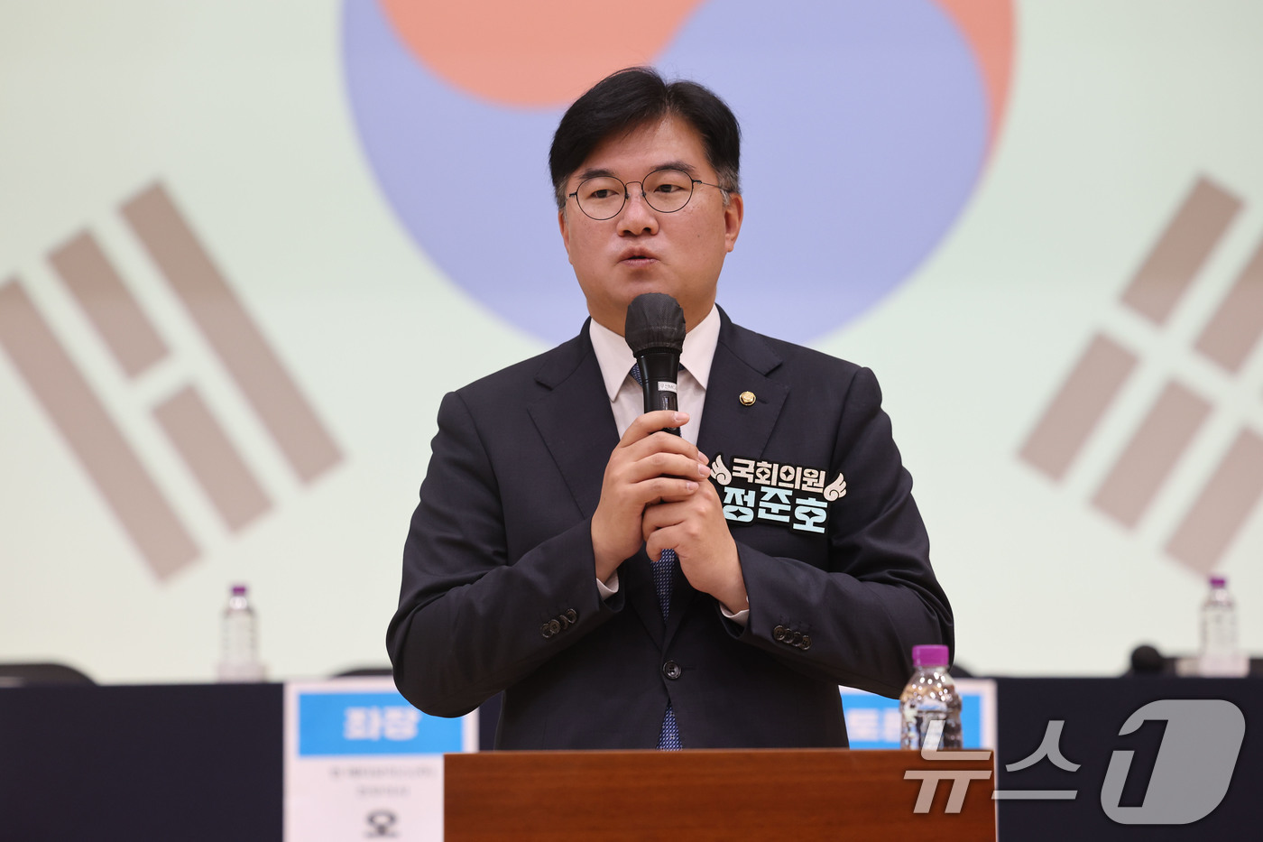 (광주=뉴스1) 박지현 기자 = 정준호 더불어민주당 의원이 30일 오후 전남광주 북구 광주솔로몬로파크에서 열린 '옛 광주교도소의 미래와 국회도서관 광주분원 유치 정책토론회'에 앞서 …