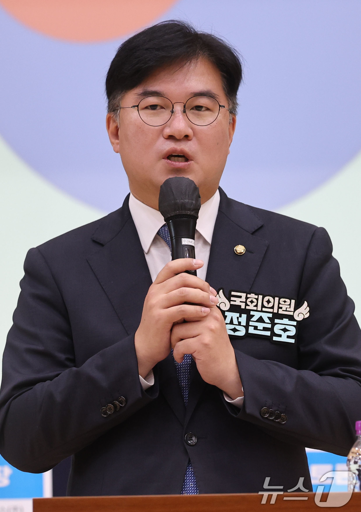 (광주=뉴스1) 박지현 기자 = 정준호 더불어민주당 의원이 30일 오후 전남광주 북구 광주솔로몬로파크에서 열린 '옛 광주교도소의 미래와 국회도서관 광주분원 유치 정책토론회'에 앞서 …