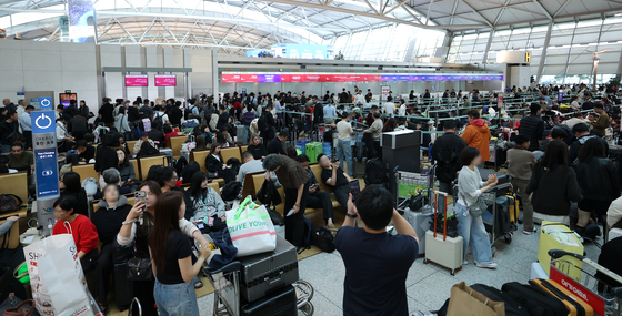 인천공항 항공사 네트워크 장애…출국 수속 지연
