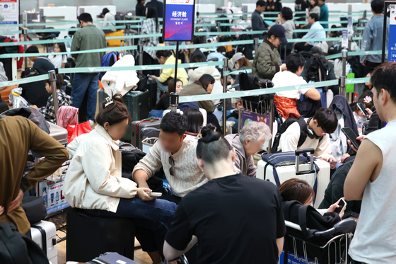 인천공항 네트워크 장애 3개 항공사 수기로 출국 수속…1200명 대기