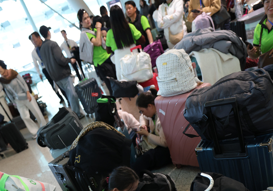출국길 막힌 여행객들…인천공항 항공사 시스템 장애