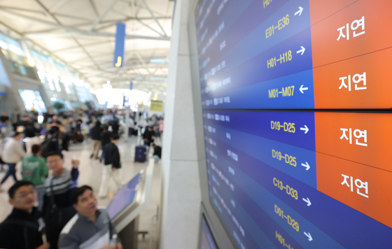 출국길 막힌 여행객들…인천공항 항공사 시스템 장애
