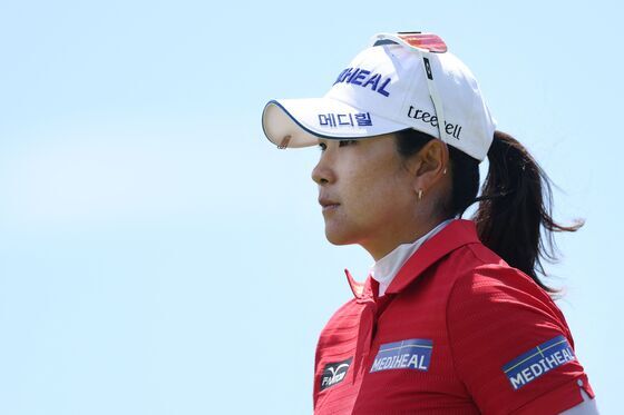 '8언더파' 김아림, LPGA 메이뱅크 2R 4위 도약…선두와 3타 차