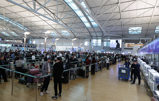 항공사 네트워크 장애로 인천공항 출국장 혼란