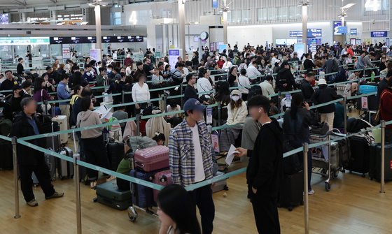 인천공항 발권 장애 복구…'출국 발동동' 1200명 탑승권 발급 재개