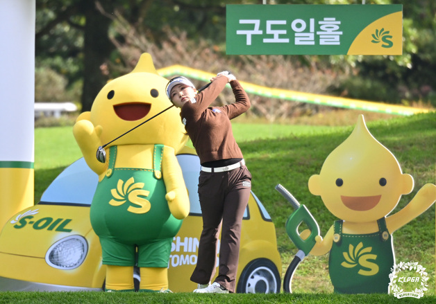 이예원, 시즌 2승 도전…KLPGA S-OIL 챔피언십 2R 선두 도약