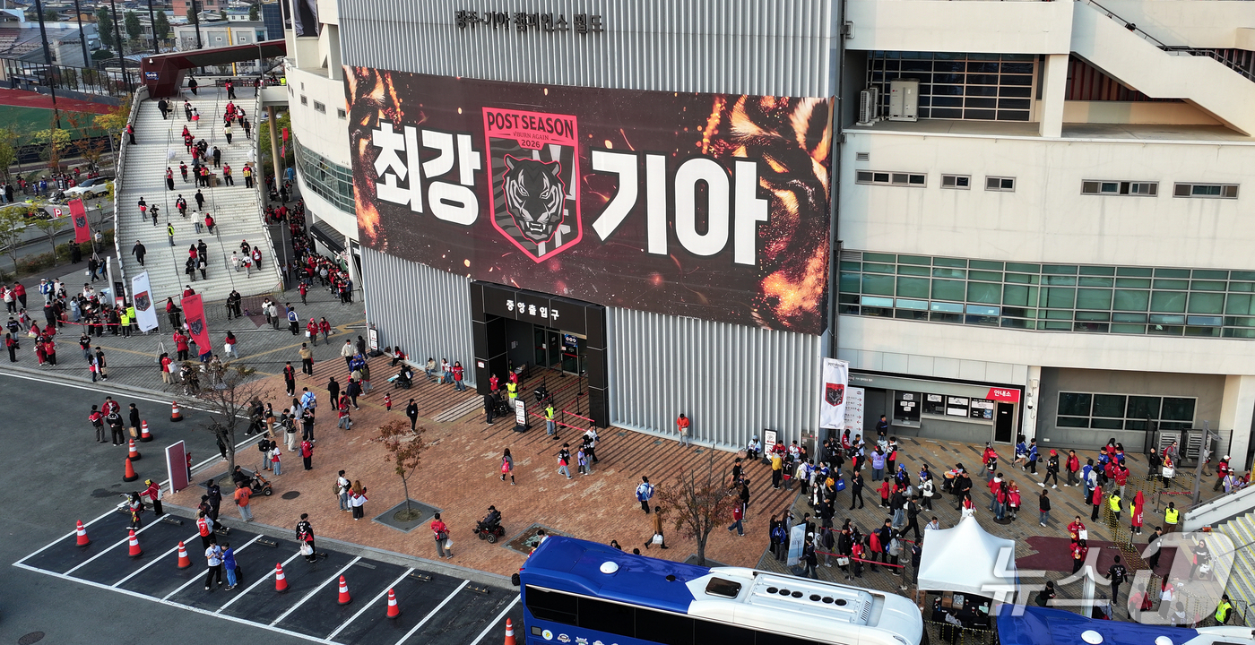 (전남광주=뉴스1) 김진환 기자 = 30일 오후 전남광주 기아챔피언스필드에서 열린 프로야구 2026 신한 SOL KBO 포스트시즌 플레이오프 4차전 삼성 라이온즈와 KIA 타이거즈 …