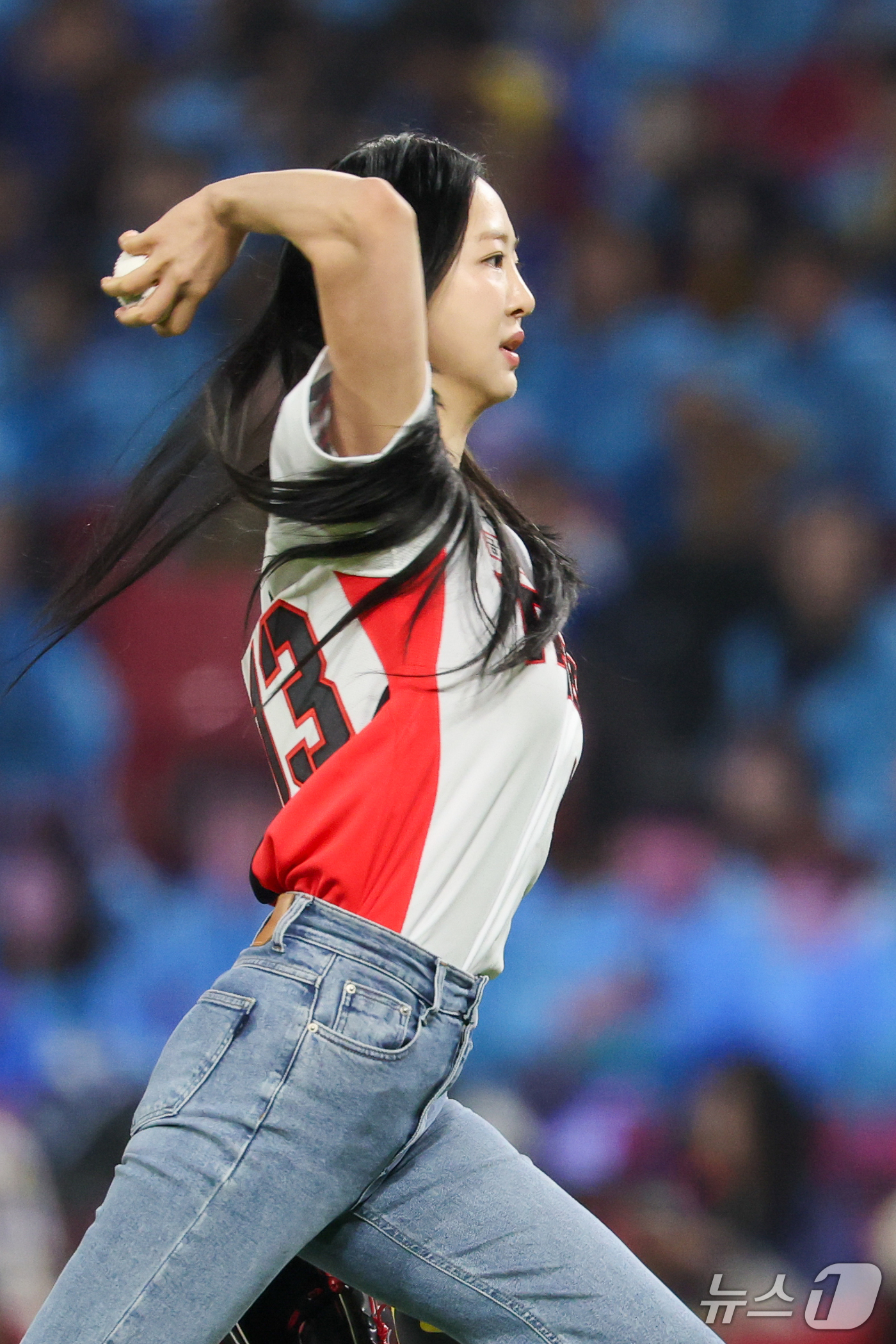 (전남광주=뉴스1) 안은나 기자 = 배우 김다솜이 30일 전남광주 북구 광주기아챔피언스필드에서 프로야구 2026 신한 SOL KBO 포스트시즌 플레이오프 4차전 삼성 라이온즈와 K …
