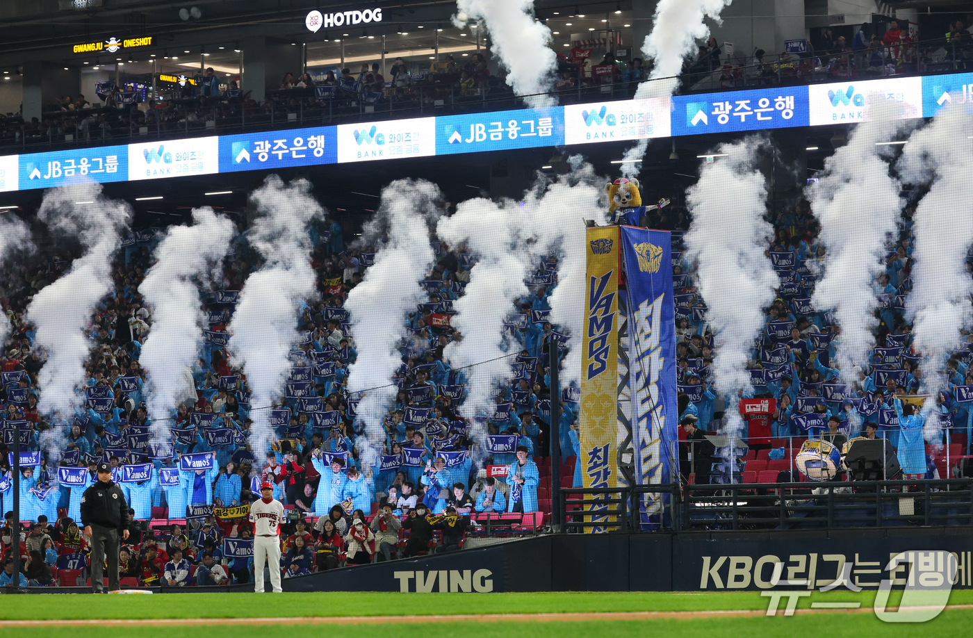 (전남광주=뉴스1) 안은나 기자 = 30일 전남광주 북구 광주기아챔피언스필드에서 열린 프로야구 2026 신한 SOL KBO 포스트시즌 플레이오프 4차전 삼성 라이온즈와 KIA 타이 …