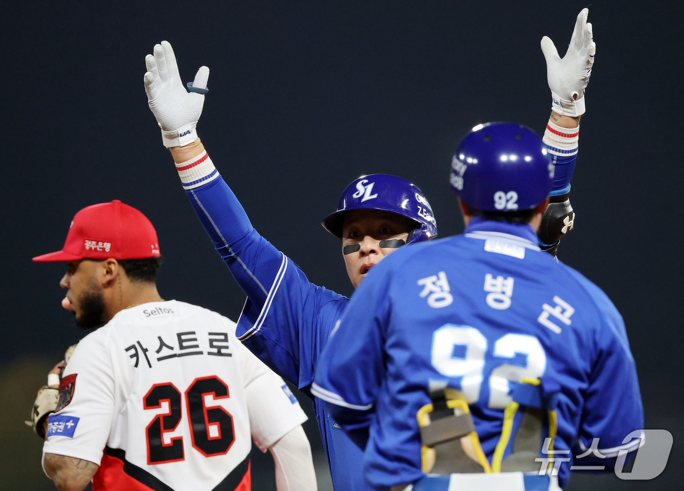 (전남광주=뉴스1) 김진환 기자 = 30일 오후 전남광주 기아챔피언스필드에서 열린 프로야구 2026 신한 SOL KBO 포스트시즌 플레이오프 4차전 삼성 라이온즈와 KIA 타이거즈 …