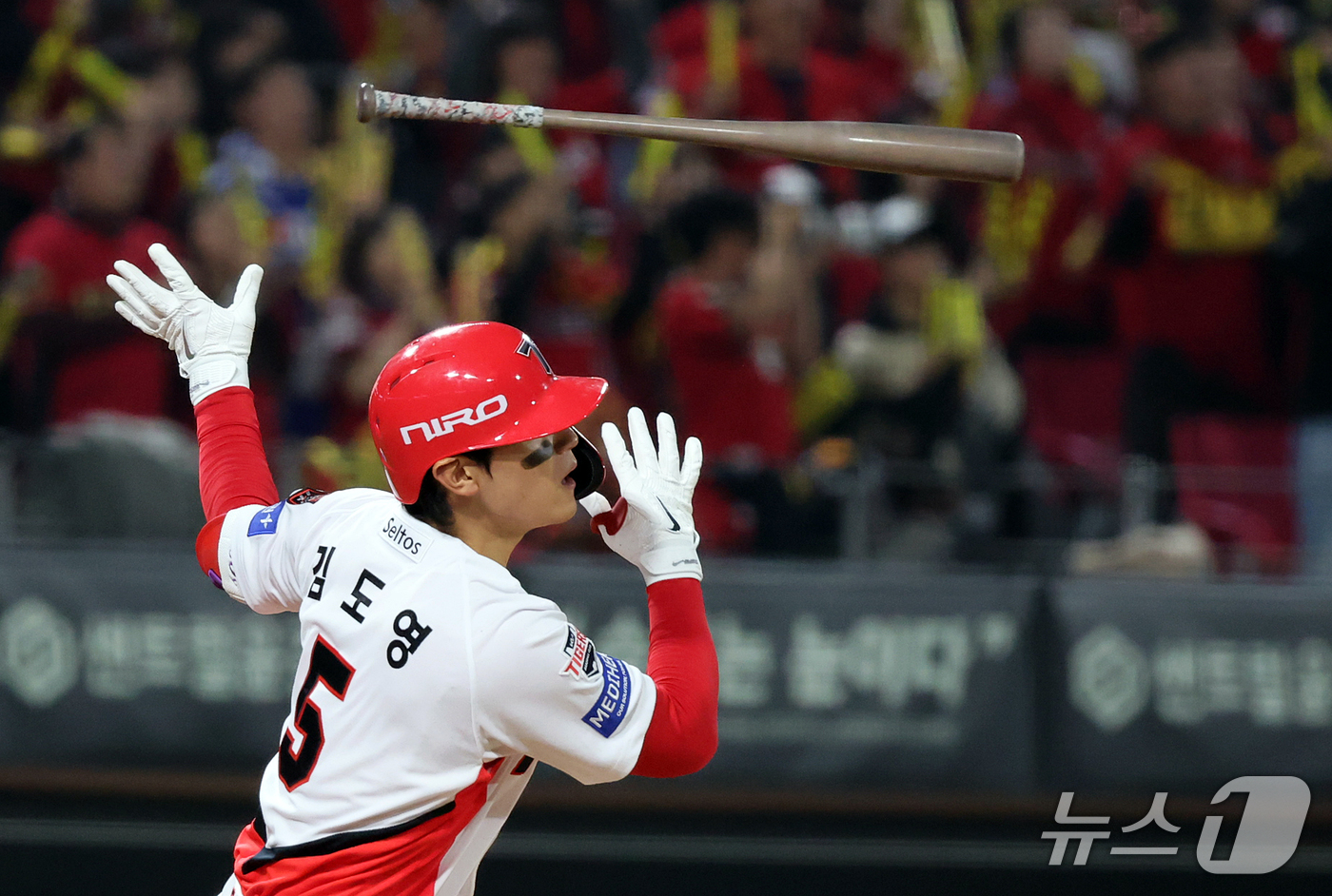 (전남광주=뉴스1) 김진환 기자 = 30일 오후 전남광주 기아챔피언스필드에서 열린 프로야구 2026 신한 SOL KBO 포스트시즌 플레이오프 4차전 삼성 라이온즈와 KIA 타이거즈 …