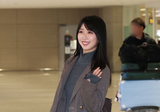 화이트 스콜피온 아오이, 설렘 가득한 미소