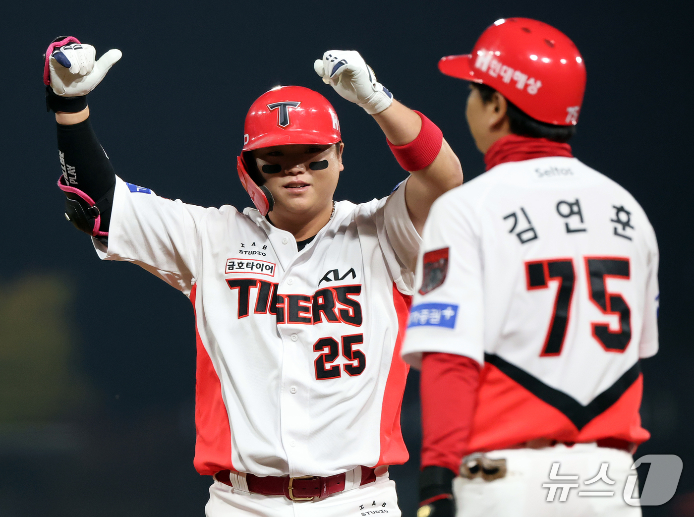 (전남광주=뉴스1) 김진환 기자 = 30일 오후 전남광주 기아챔피언스필드에서 열린 프로야구 2026 신한 SOL KBO 포스트시즌 플레이오프 4차전 삼성 라이온즈와 KIA 타이거즈 …