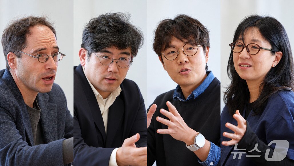 본문 이미지 - 왼쪽부터 얀 디륵스 번역아카데미 교수, 김현우 출판 에이전시 대표, 이낙준 웹소설 작가, 이수지 그림책 작가 (문화체육관광부 제공. 재판매 및 DB 금지) 2026.10.30/뉴스1