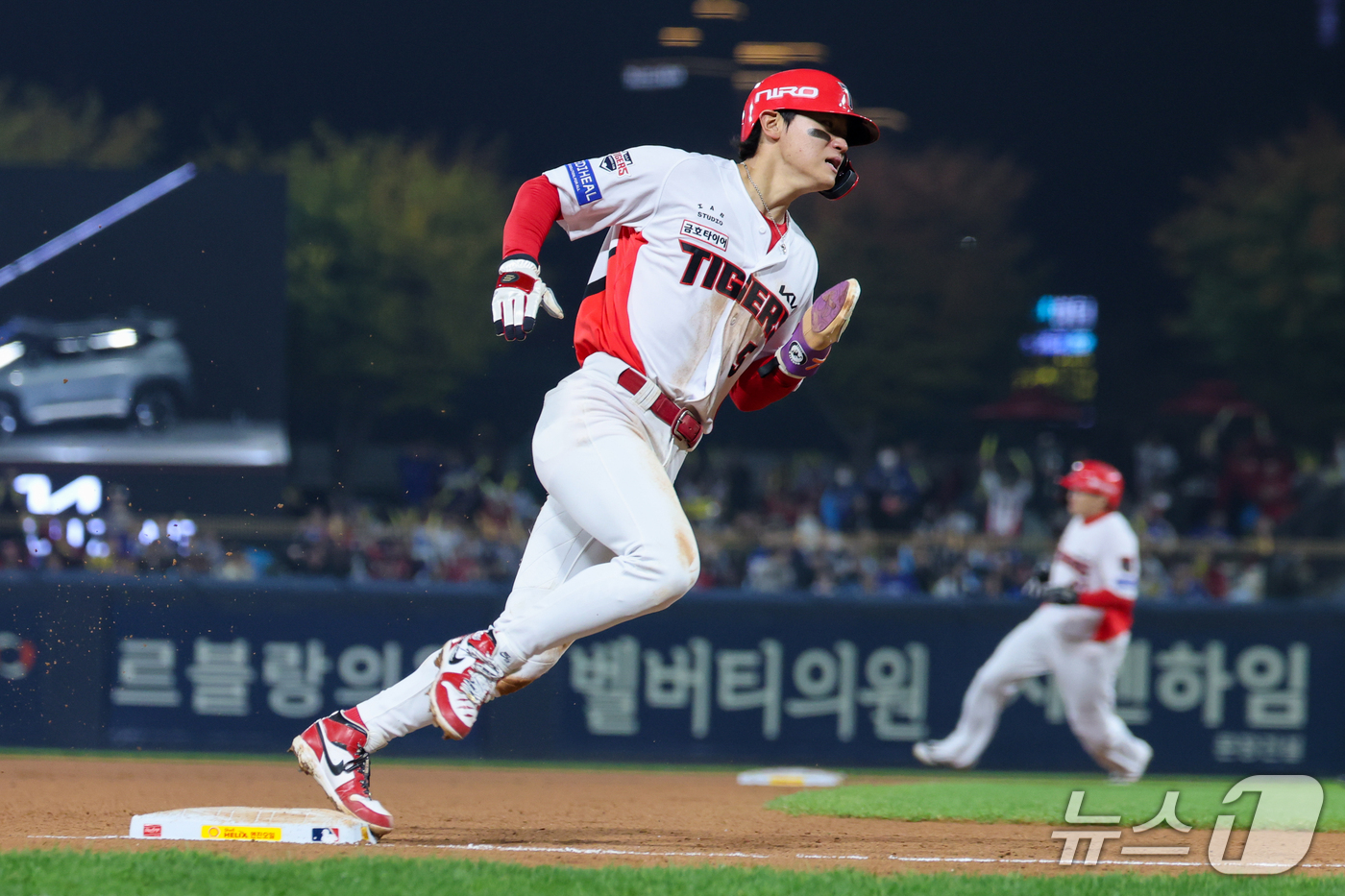 (전남광주=뉴스1) 안은나 기자 = 30일 전남광주 북구 광주기아챔피언스필드에서 열린 프로야구 2026 신한 SOL KBO 포스트시즌 플레이오프 4차전 삼성 라이온즈와 KIA 타이 …