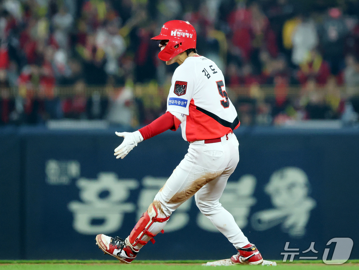 (전남광주=뉴스1) 김진환 기자 = 30일 오후 전남광주 기아챔피언스필드에서 열린 프로야구 2026 신한 SOL KBO 포스트시즌 플레이오프 4차전 삼성 라이온즈와 KIA 타이거즈 …
