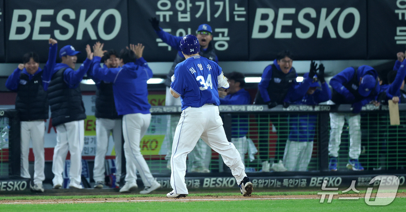 (광주전남=뉴스1) 박지혜 기자 = 30일 오후 전남광주 기아챔피언스필드에서 열린 프로야구 2026 신한 SOL KBO 포스트시즌 플레이오프 4차전 삼성 라이온즈와 KIA 타이거즈 …
