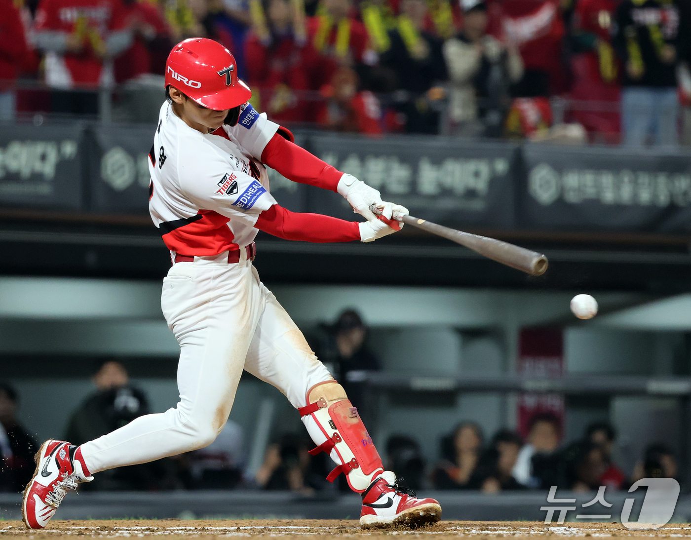 (전남광주=뉴스1) 김진환 기자 = 30일 오후 전남광주 기아챔피언스필드에서 열린 프로야구 2026 신한 SOL KBO 포스트시즌 플레이오프 4차전 삼성 라이온즈와 KIA 타이거즈 …