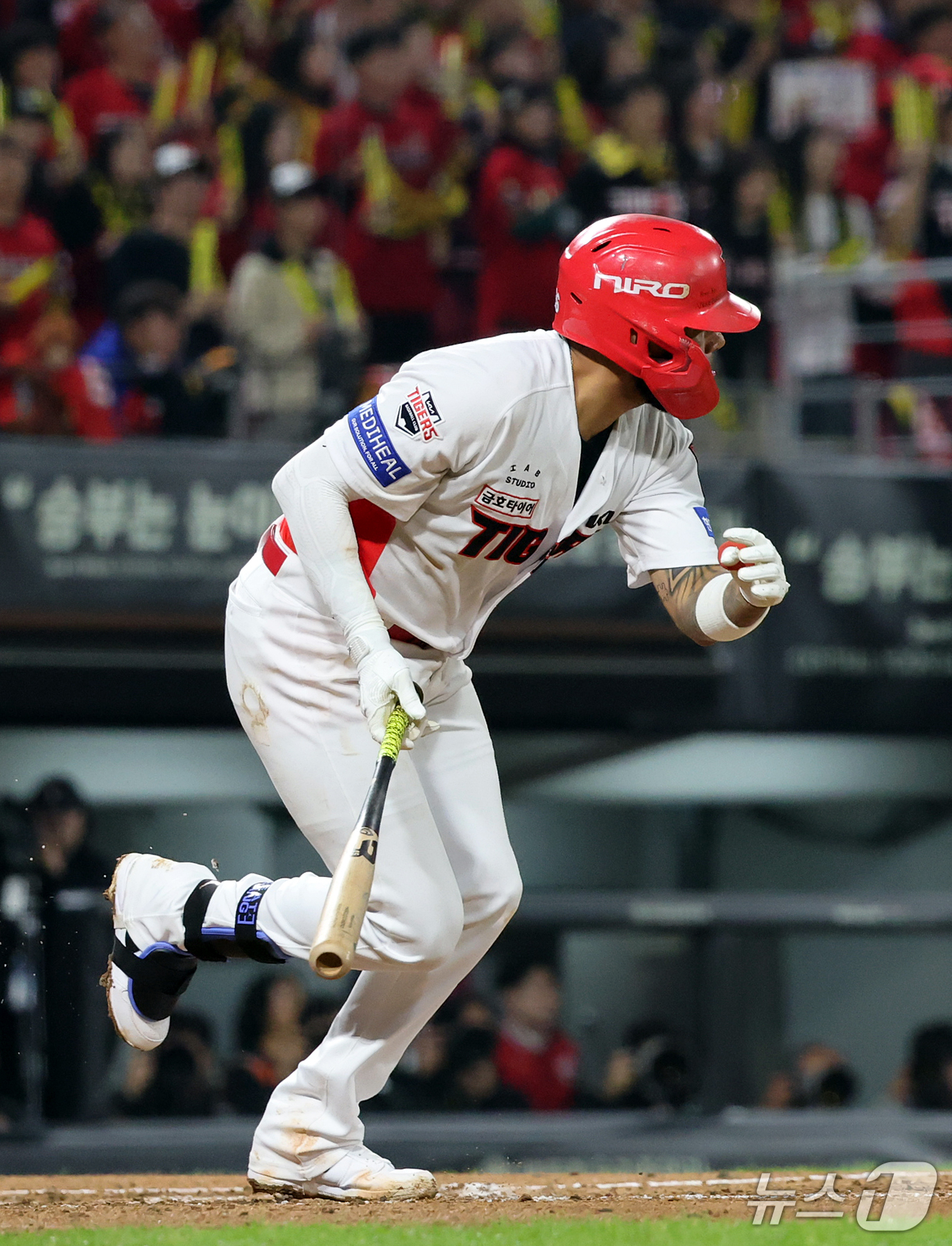 (전남광주=뉴스1) 김진환 기자 = 30일 오후 전남광주 기아챔피언스필드에서 열린 프로야구 2026 신한 SOL KBO 포스트시즌 플레이오프 4차전 삼성 라이온즈와 KIA 타이거즈 …