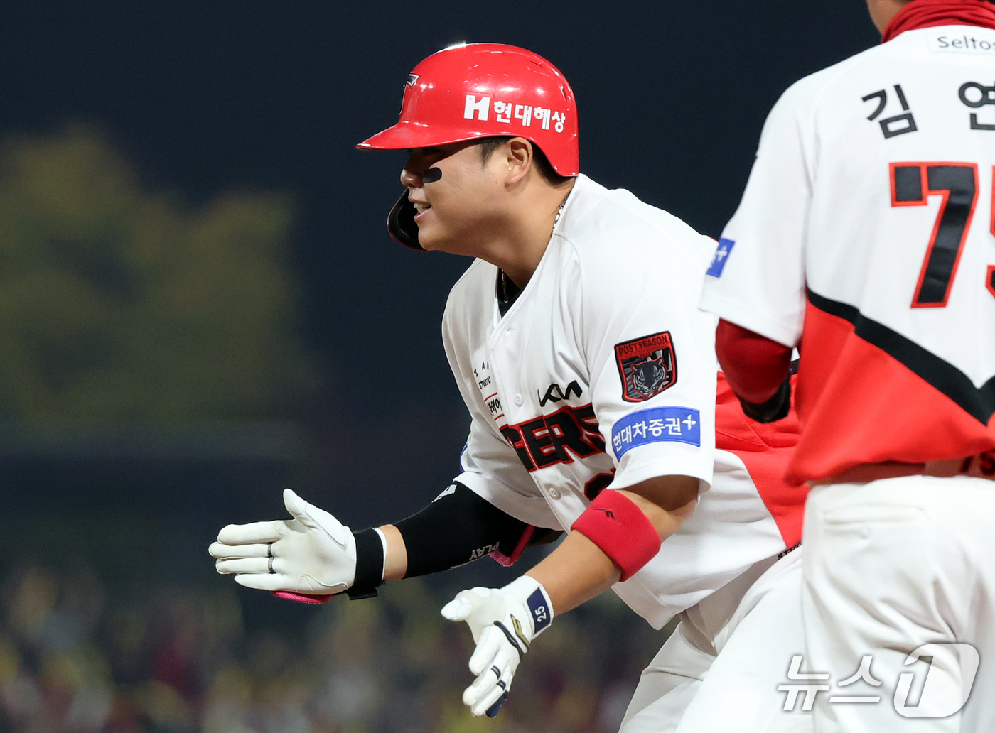 (전남광주=뉴스1) 김진환 기자 = 30일 오후 전남광주 기아챔피언스필드에서 열린 프로야구 2026 신한 SOL KBO 포스트시즌 플레이오프 4차전 삼성 라이온즈와 KIA 타이거즈 …