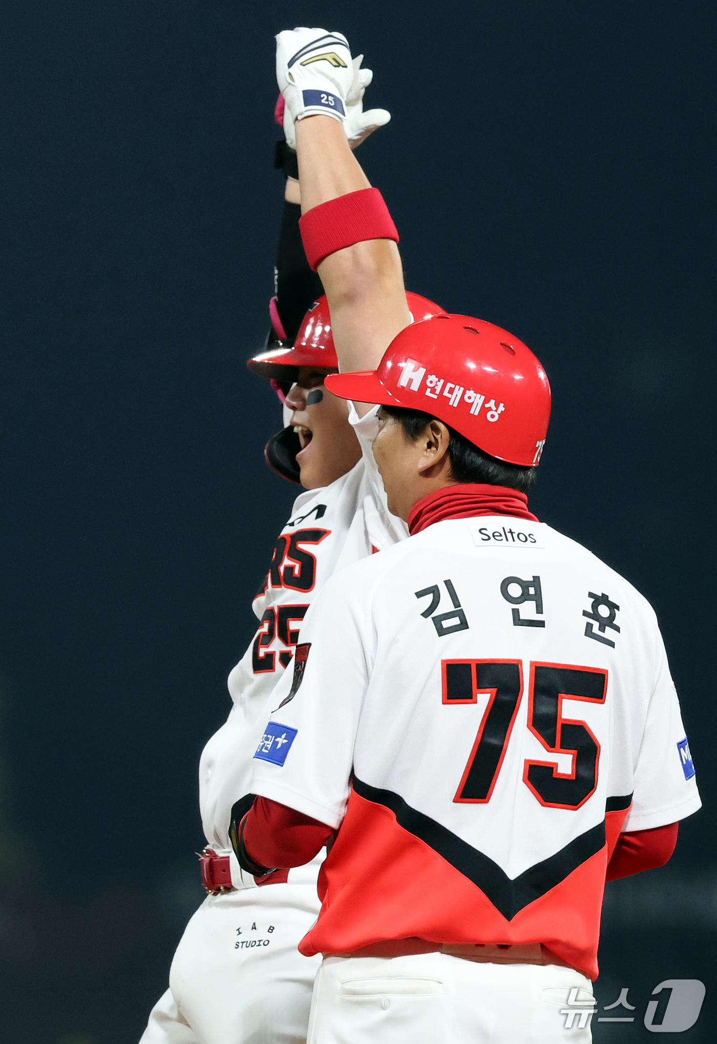 (전남광주=뉴스1) 김진환 기자 = 30일 오후 전남광주 기아챔피언스필드에서 열린 프로야구 2026 신한 SOL KBO 포스트시즌 플레이오프 4차전 삼성 라이온즈와 KIA 타이거즈 …