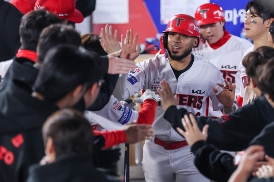 카스트로 '이대로 가자'