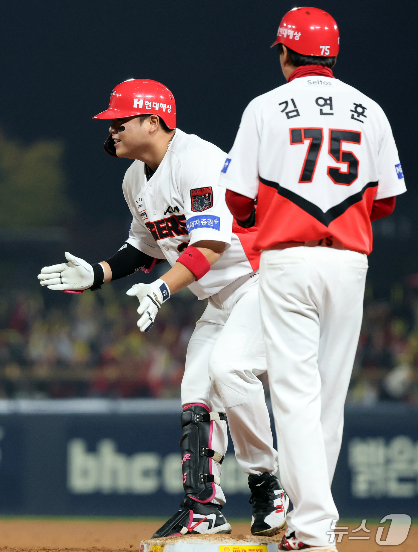 (전남광주=뉴스1) 김진환 기자 = 30일 오후 전남광주 기아챔피언스필드에서 열린 프로야구 2026 신한 SOL KBO 포스트시즌 플레이오프 4차전 삼성 라이온즈와 KIA 타이거즈 …