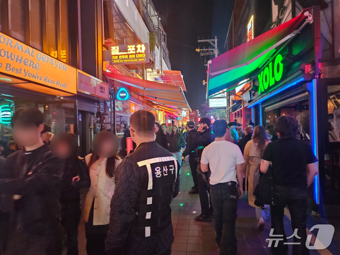 본문 이미지 - 30일 오후 11시 30분쯤 서울 용산구 이태원역 인근 세계음식문화거리의 모습. 2026.10.30 ⓒ 뉴스1 유채연 기자