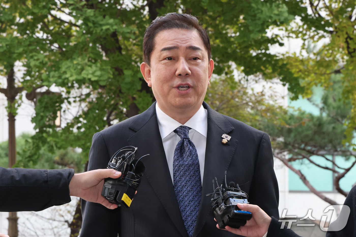 (서울=뉴스1) 이광호 기자 = 차남 취업 특혜와 공천헌금 등 각종 비위 의혹으로 수사를 받는 김병기 무소속 의원이 31일 오전 서울 마포구 서울경찰청 광역수사단 공공범죄수사대에 …